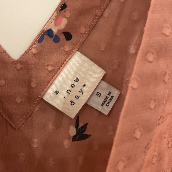 A NEW DAY: V neck sleeveless top - Picture 3 of 5